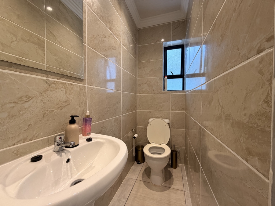 3 Bedroom Property for Sale in Dobson Western Cape